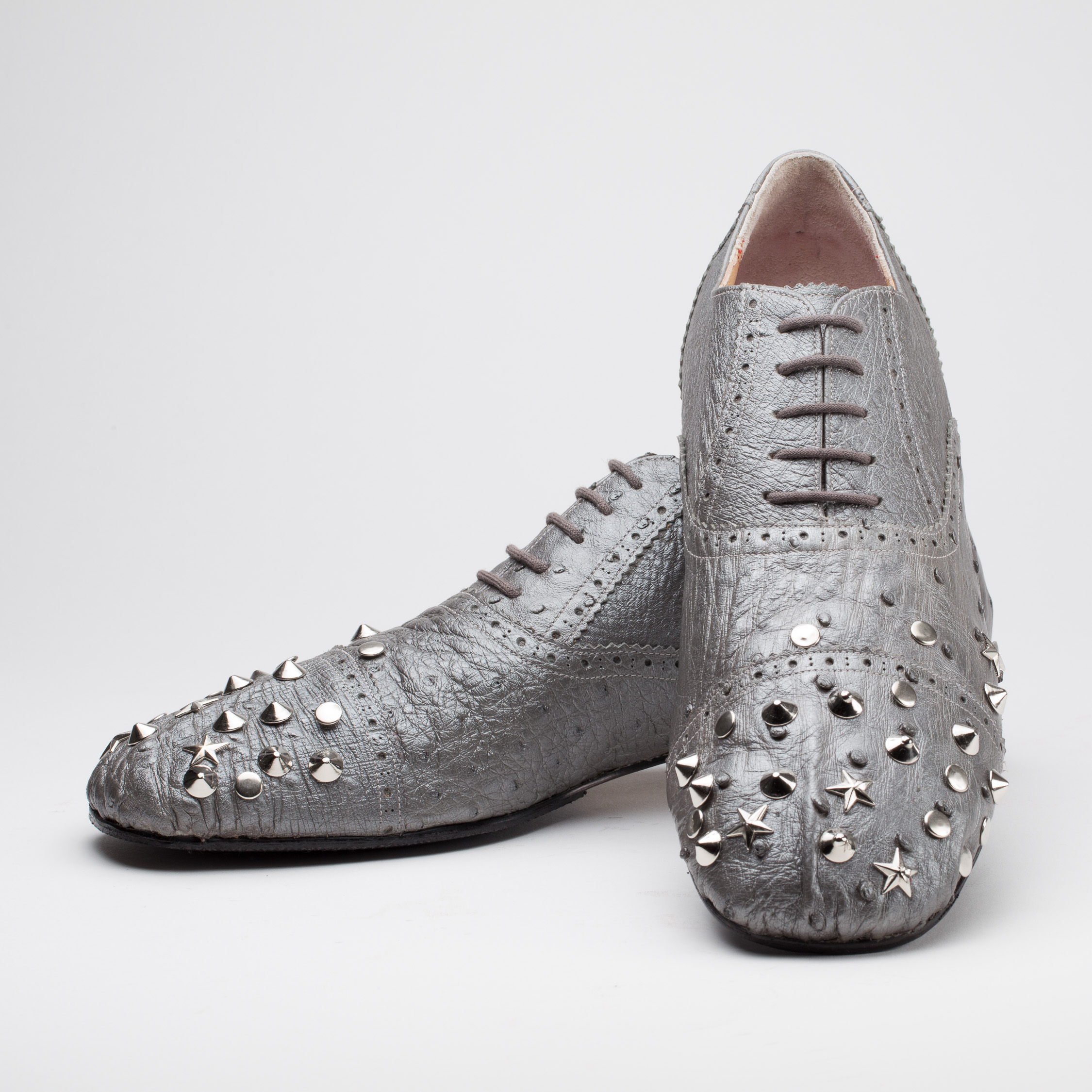 silberne Straußenleder Damen Maßschuhe mit Nieten