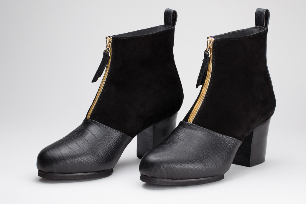 Schwarze Damenstiefeletten mit goldenem Reißverschluss